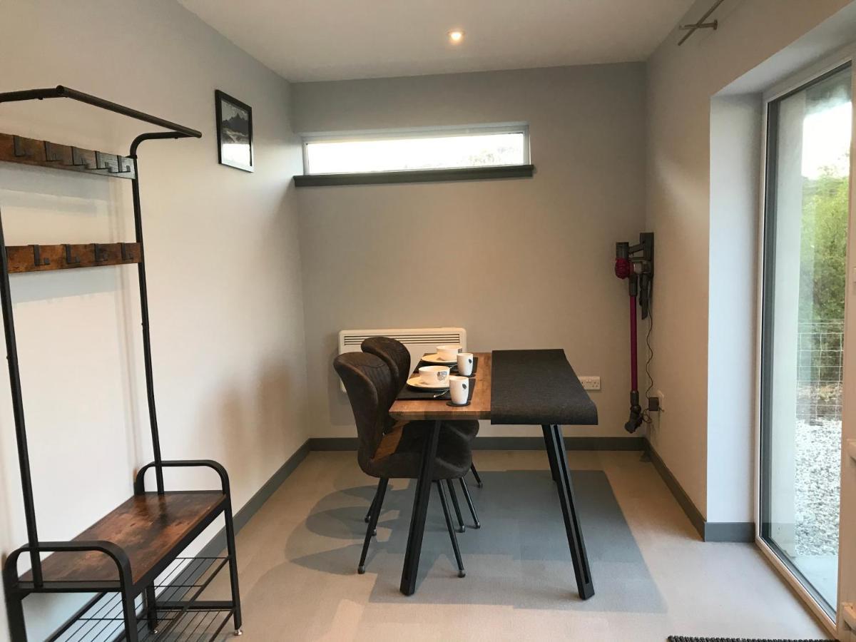 Riverside Apartments Kilmaluag ภายนอก รูปภาพ